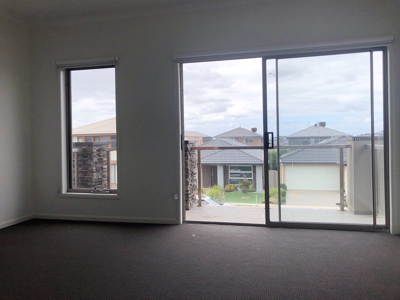 Photo - 5 Creston Street, Point Cook VIC 3030 - Image 12
