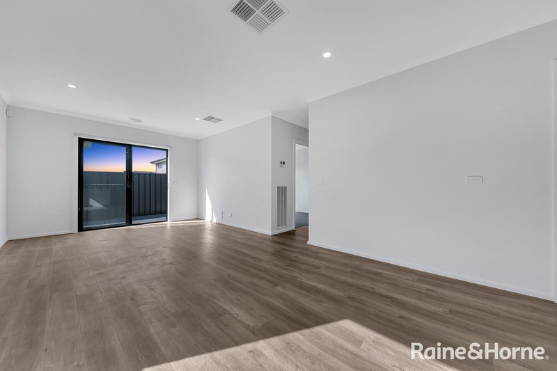 Photo - 5 Crib Street, Tarneit VIC 3029 - Image 9