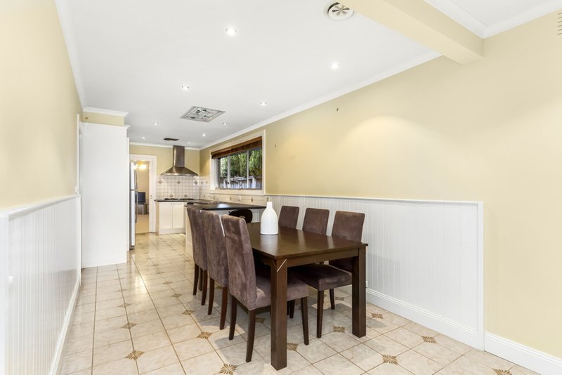 Photo - 5 Cromer Crescent, Mulgrave VIC 3170 - Image 3