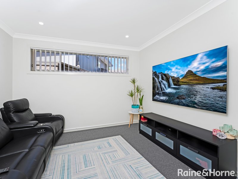 Photo - 5 Crowley Boulevard, Claymore NSW 2559 - Image 4