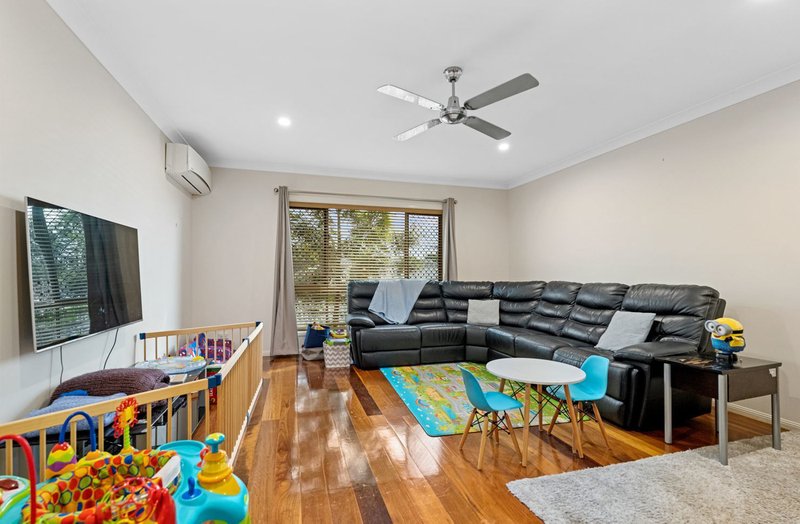 Photo - 5 Crown Place, Carindale QLD 4152 - Image 3