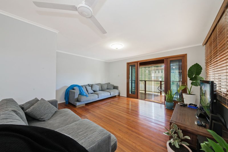 Photo - 5 Culworth Street, Chermside West QLD 4032 - Image 4