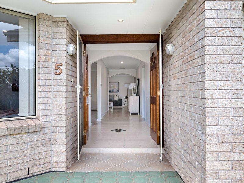 Photo - 5 Dahlia Place, Prestons NSW 2170 - Image 2