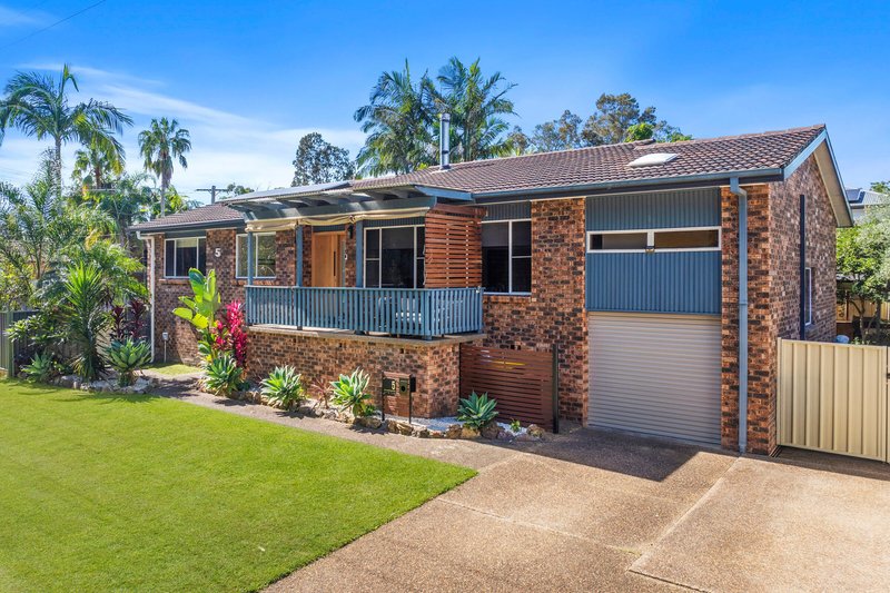 Photo - 5 Damien Close, Chittaway Point NSW 2261 - Image 1
