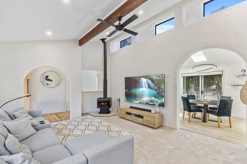 Photo - 5 Damien Close, Chittaway Point NSW 2261 - Image 2