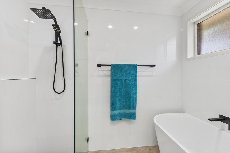 Photo - 5 Damien Close, Chittaway Point NSW 2261 - Image 9