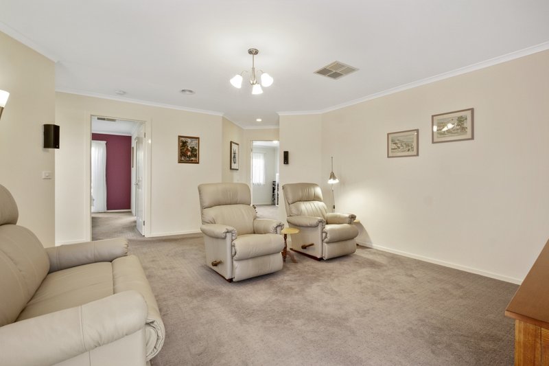 Photo - 5 Davern Court, Werribee VIC 3030 - Image 2