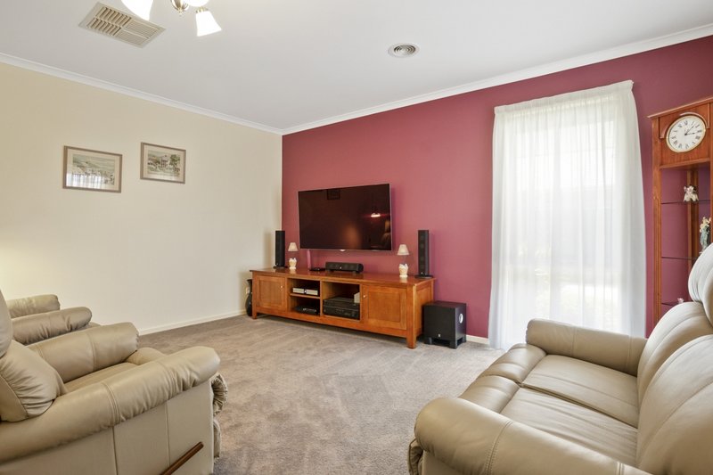 Photo - 5 Davern Court, Werribee VIC 3030 - Image 3