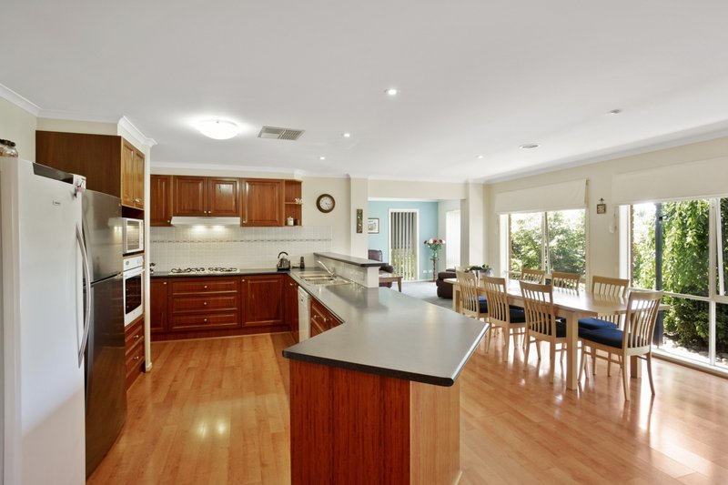 Photo - 5 Davern Court, Werribee VIC 3030 - Image 4