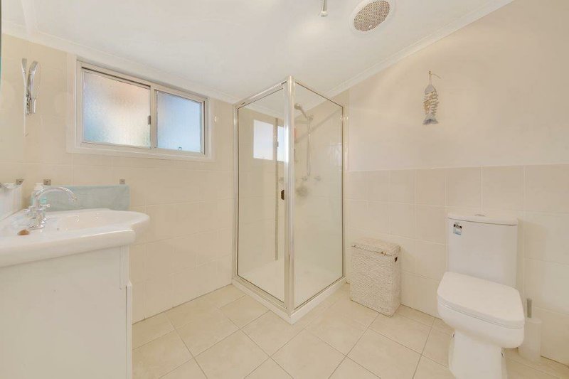 Photo - 5 Davina Street, Boyne Island QLD 4680 - Image 9