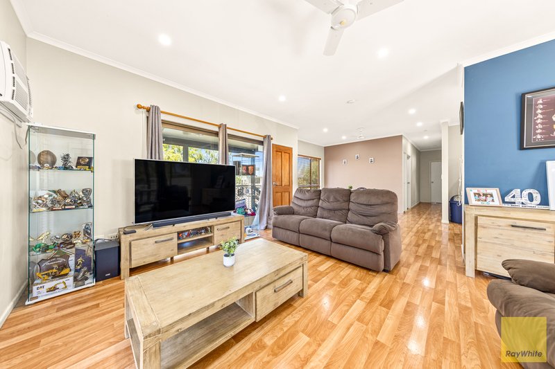 Photo - 5 Dawn Crescent, Emerald QLD 4720 - Image 2