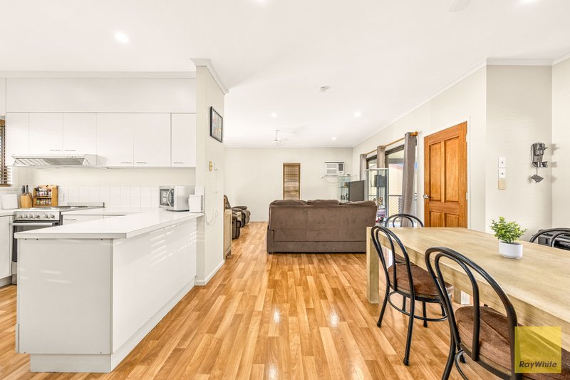 Photo - 5 Dawn Crescent, Emerald QLD 4720 - Image 3