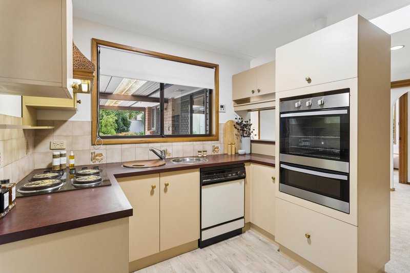 Photo - 5 De Castella Avenue, Wynn Vale SA 5127 - Image 11