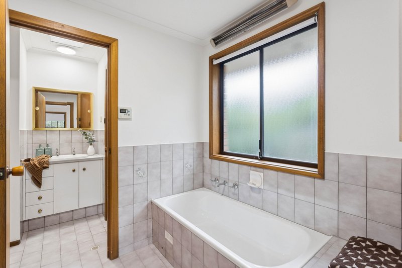 Photo - 5 De Castella Avenue, Wynn Vale SA 5127 - Image 16