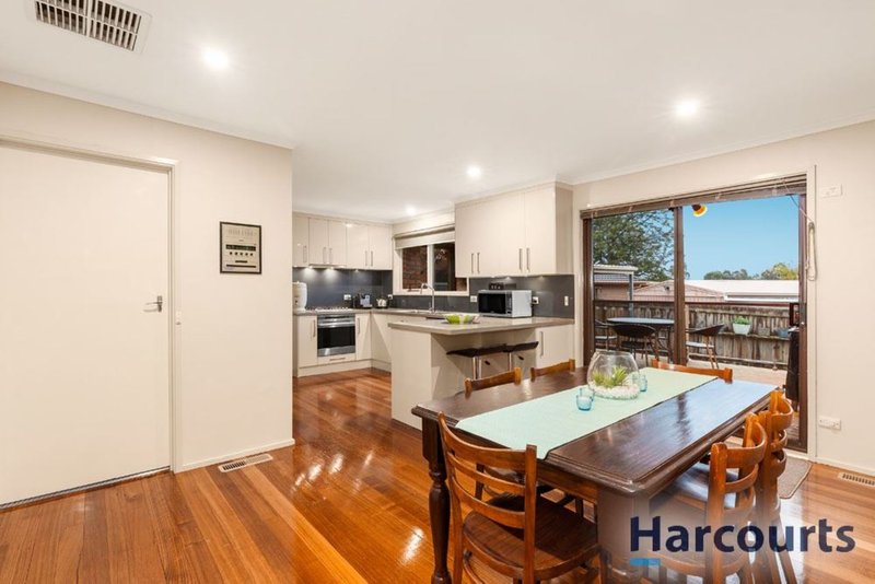 Photo - 5 Dean Court, Wantirna VIC 3152 - Image 2