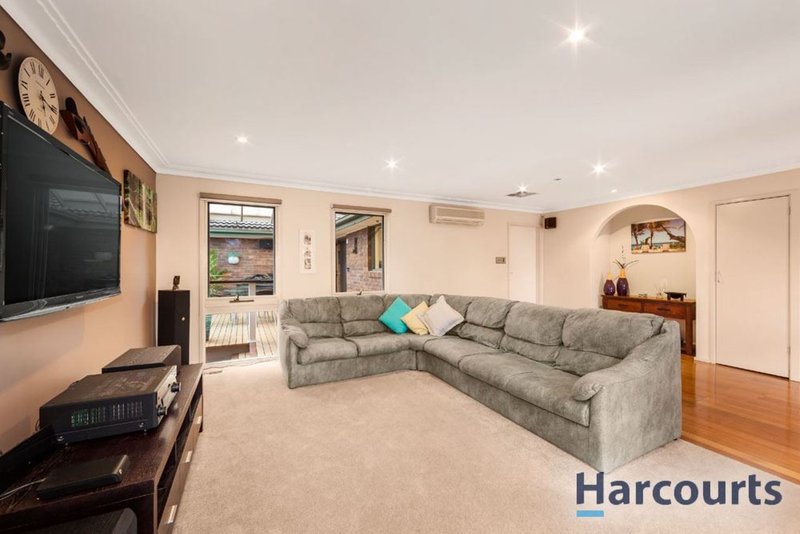 Photo - 5 Dean Court, Wantirna VIC 3152 - Image 5