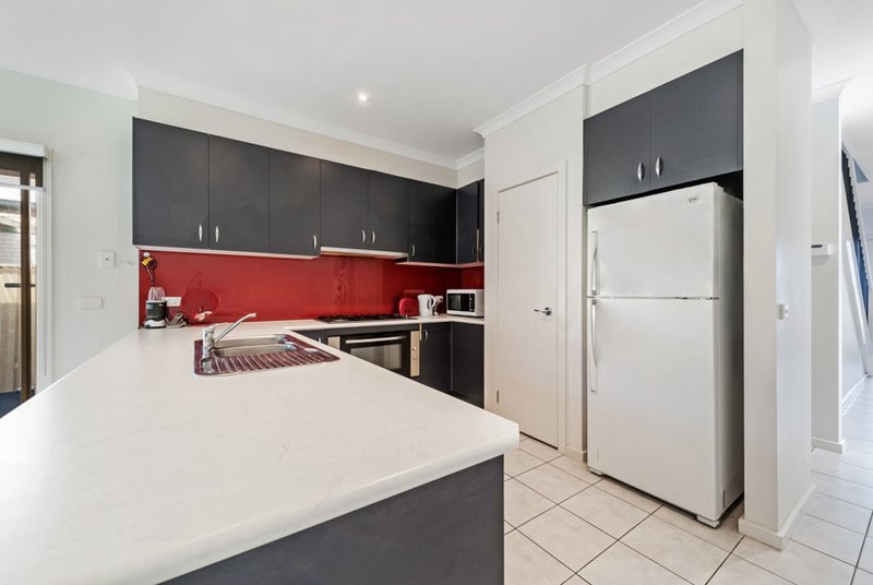 Photo - 5 Deepdene Street, Caroline Springs VIC 3023 - Image 5