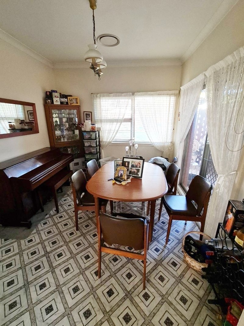 Photo - 5 Deller Avenue, Cabramatta West NSW 2166 - Image 4