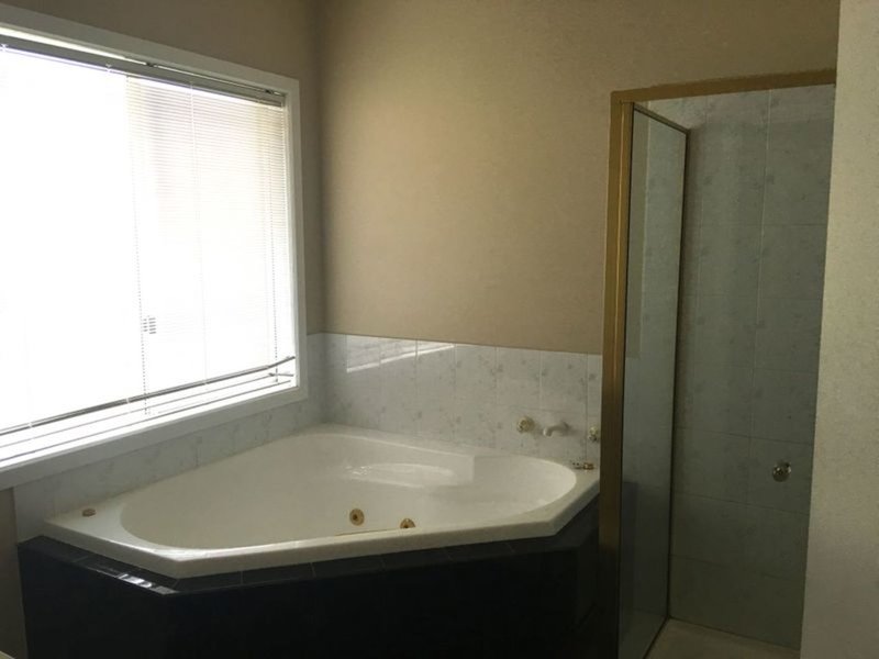 Photo - 5 Diamond Court, Hillside VIC 3037 - Image 7