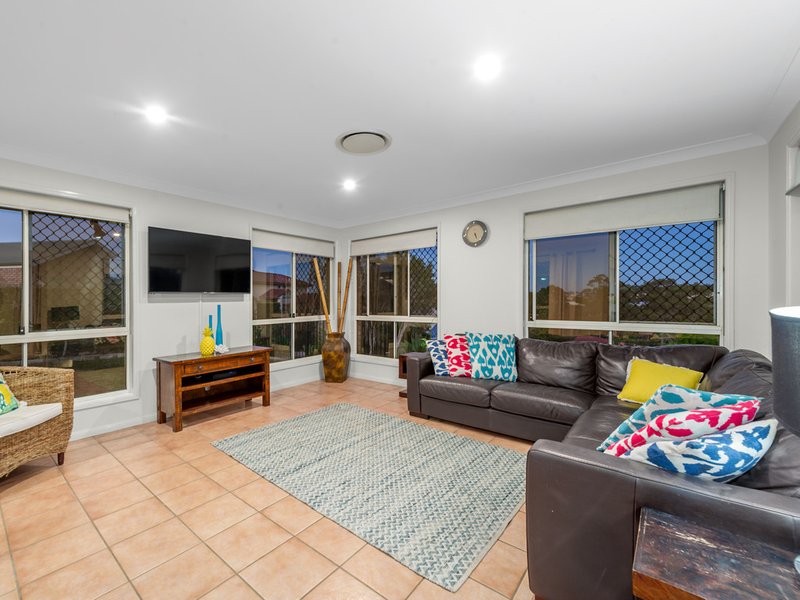 Photo - 5 Dimbulah Court, Albany Creek QLD 4035 - Image 5