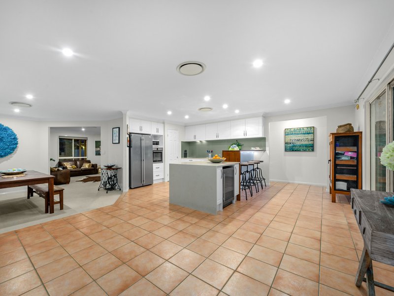 Photo - 5 Dimbulah Court, Albany Creek QLD 4035 - Image 6