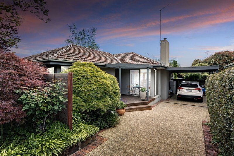 Photo - 5 Dion Road, Glen Waverley VIC 3150 - Image 2