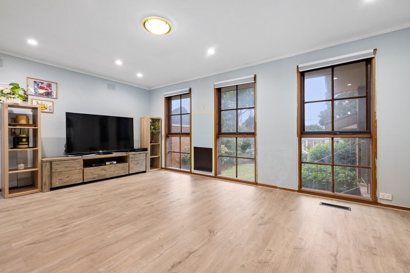 Photo - 5 Dominion Avenue, Glen Waverley VIC 3150 - Image 5