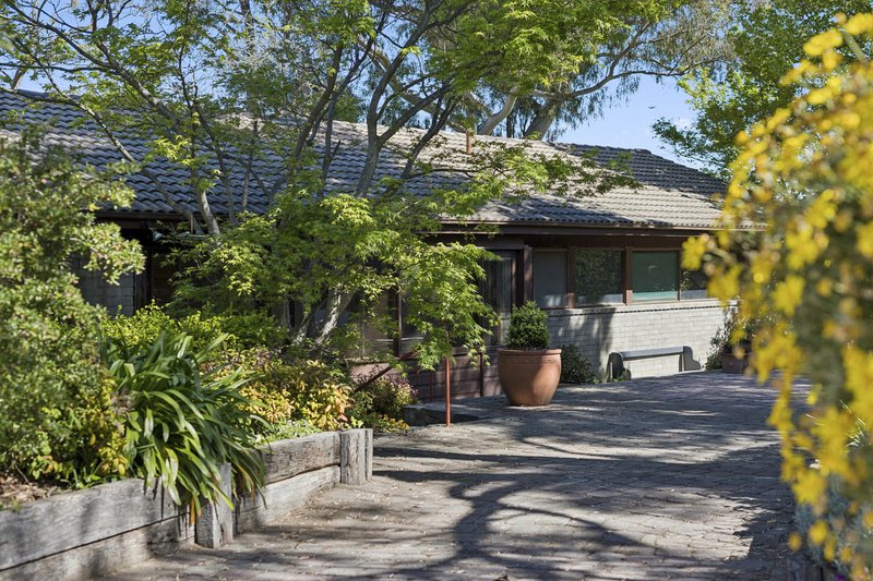 Photo - 5 Don Place, Spence ACT 2615 - Image 1