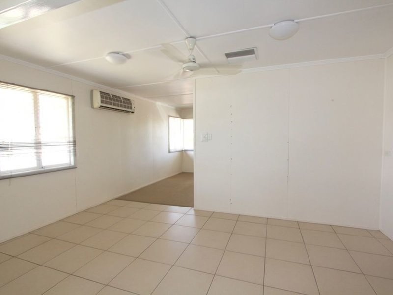 Photo - 5 Donkin Street, Emerald QLD 4720 - Image 6