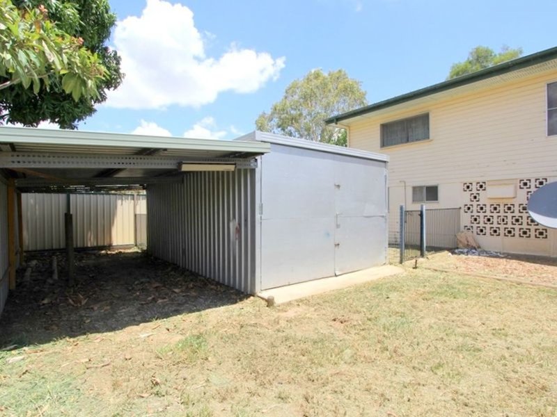 Photo - 5 Donkin Street, Emerald QLD 4720 - Image 16