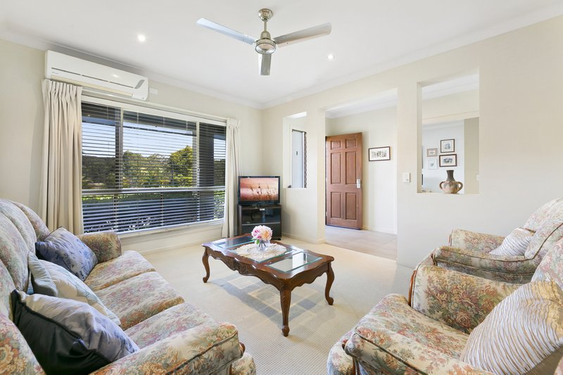 Photo - 5 Dore Court, Bonogin QLD 4213 - Image 2