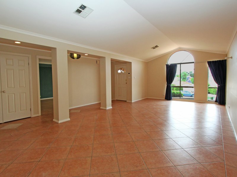 Photo - 5 Dorrington Place, Glenmore Park NSW 2745 - Image 2