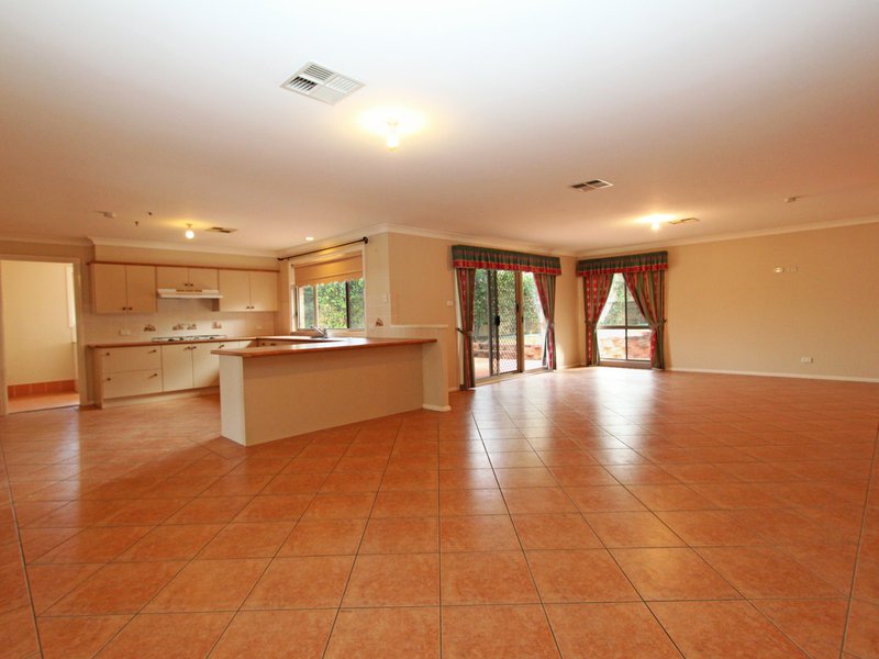 Photo - 5 Dorrington Place, Glenmore Park NSW 2745 - Image 4