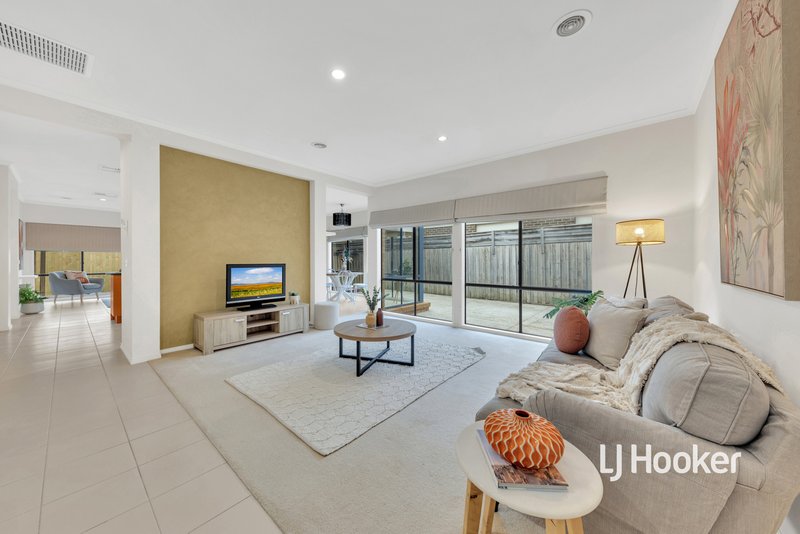 Photo - 5 Dorrington Street, Point Cook VIC 3030 - Image 4