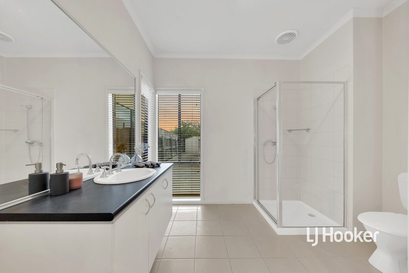 Photo - 5 Dorrington Street, Point Cook VIC 3030 - Image 7