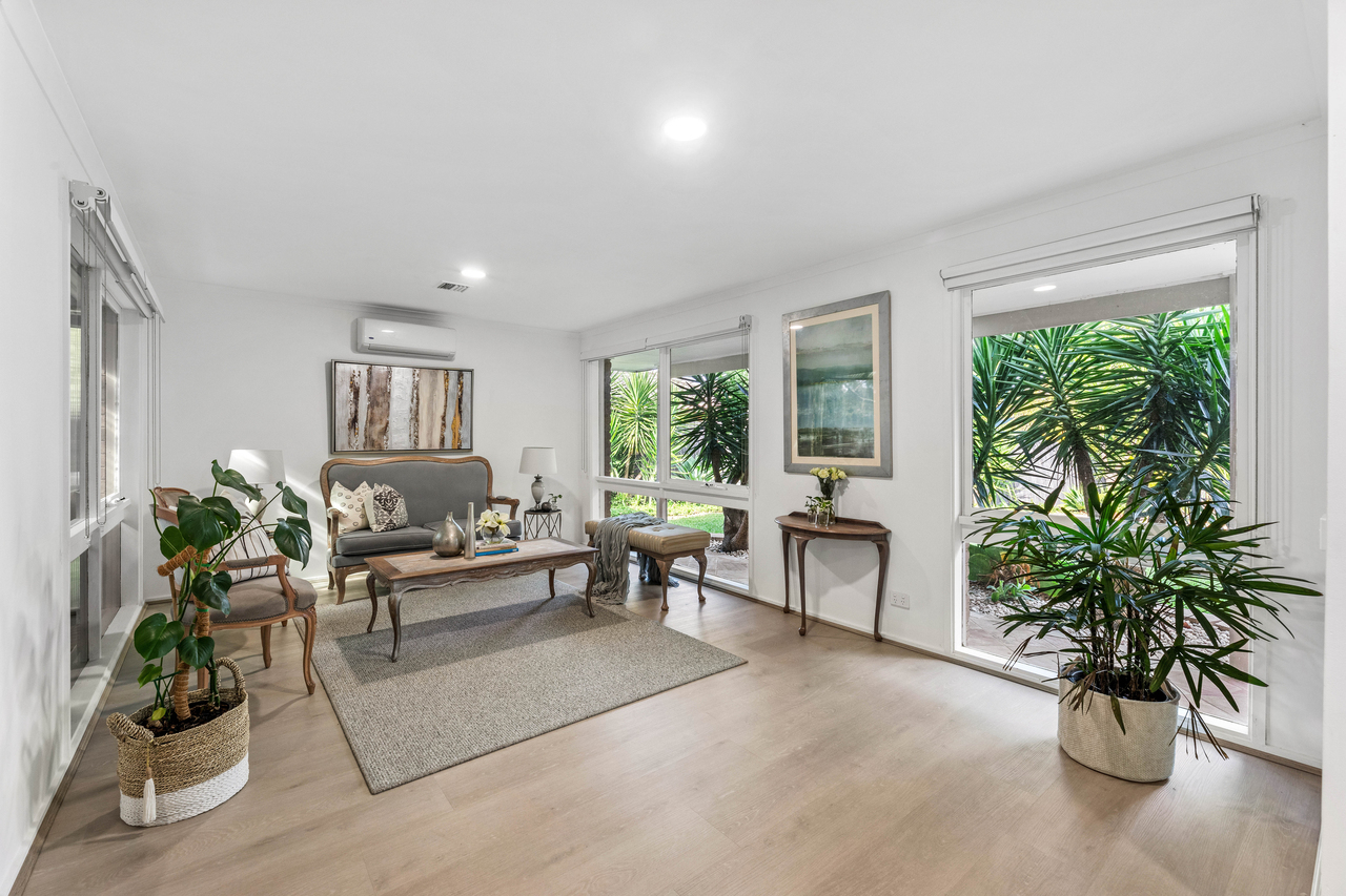5 Downshire Close, Wantirna South, VIC 3152 - Image 2