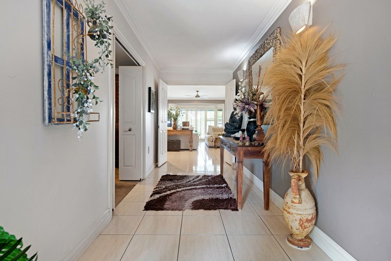 Photo - 5 Drayton Terrace, Mermaid Waters QLD 4218 - Image 3