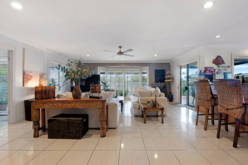 Photo - 5 Drayton Terrace, Mermaid Waters QLD 4218 - Image 4