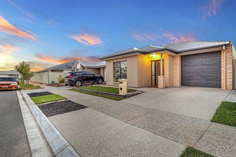 Photo - 5 Drupe Street, Munno Para West SA 5115 - Image 3