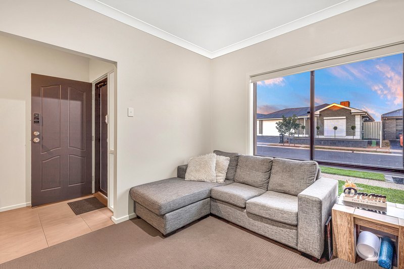 Photo - 5 Drupe Street, Munno Para West SA 5115 - Image 5