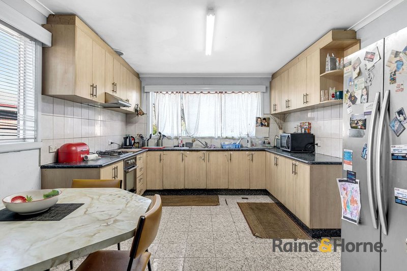Photo - 5 Drysdale Street, Reservoir VIC 3073 - Image 3