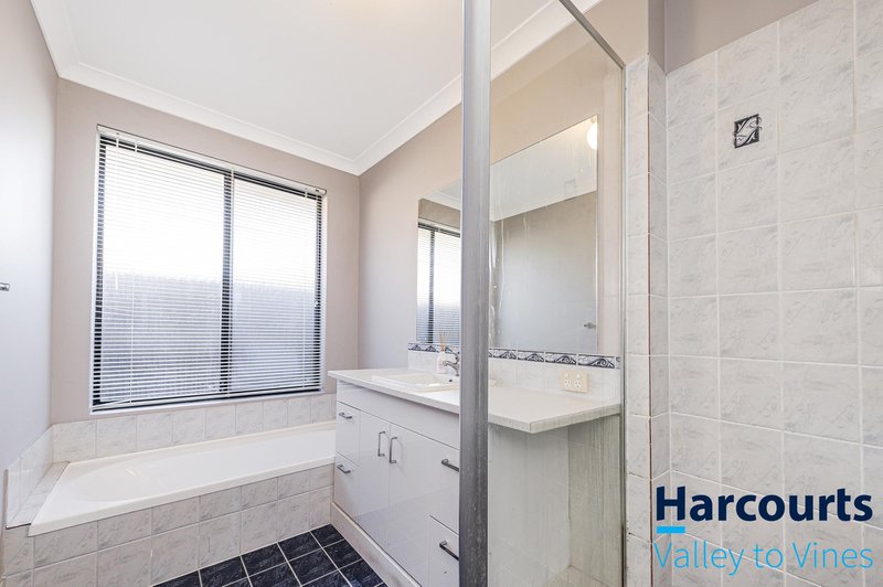 Photo - 5 Ducane Way, Ellenbrook WA 6069 - Image 15