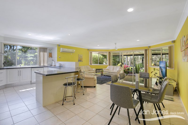 Photo - 5 Duckwood Court, Elimbah QLD 4516 - Image 11