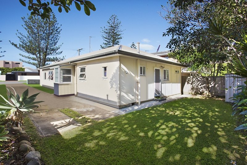 Photo - 5 Dudley Street, Mermaid Beach QLD 4218 - Image 9