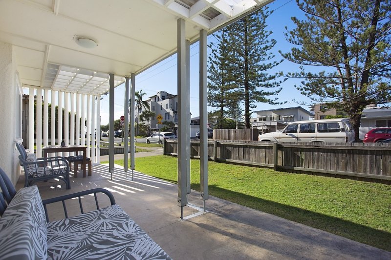 Photo - 5 Dudley Street, Mermaid Beach QLD 4218 - Image 10