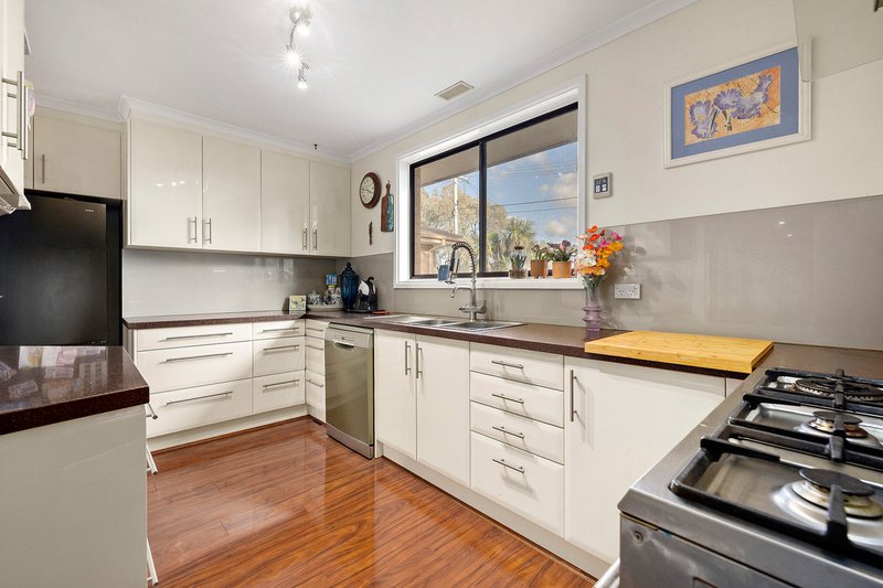 Photo - 5 Duffus Place, Wanniassa ACT 2903 - Image 7