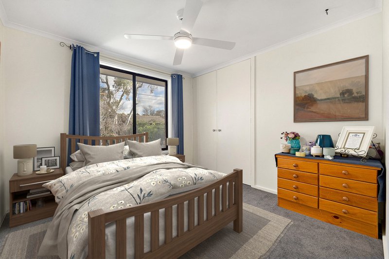 Photo - 5 Duffus Place, Wanniassa ACT 2903 - Image 12