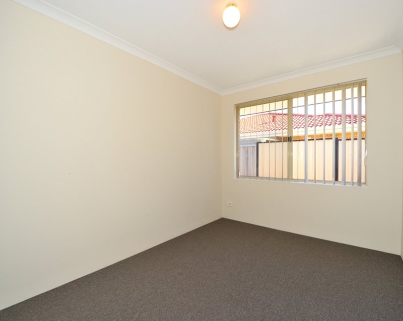 Photo - 5 Dunlowe Loop, Warnbro WA 6169 - Image 12