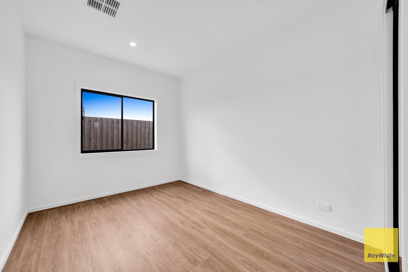 Photo - 5 Dunphy Street, Tarneit VIC 3029 - Image 11