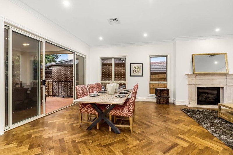 Photo - 5 Dunscombe Avenue, Glen Waverley VIC 3150 - Image 4